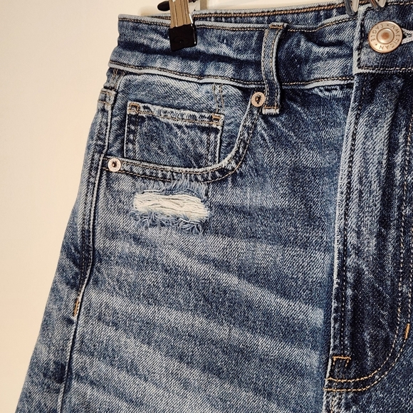 American Eagle Tomgirl distressed denim shorts 8 - Picture 5 of 16